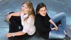 Dv� mladé olomoucké v�dkyn� Markéta Paloncýová (vlevo) a Kate�ina Holá, které...