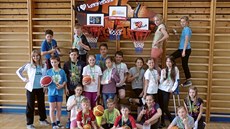 �koláci z Lomnice nad Popelkou si u�ily basketbalovou show spolu s bývalými i...