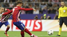 NEDAL. Antoine Griezmann z Atlétika Madrid při penaltě ve finále Ligy mistrů...