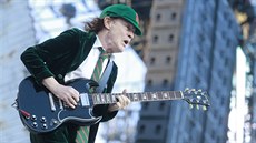 Angus Young na koncertu AC/DC (Letany, Praha, 22. kvtna 2016)