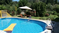 Senohraby, okres Praha-východ. Na zahrad je vytápný, krytý bazén, vytápný...