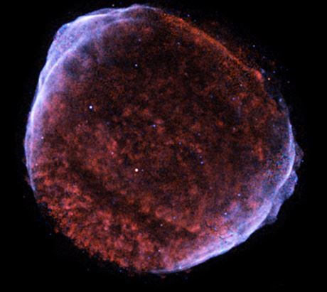Pozstatek supernovy SN 1006 zachycený teleskopem Chandra v rentgenovém spektru...