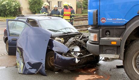 Nehoda na elezniním pejezdu v Chrástu u Plzn. (31. kvtna 2016)