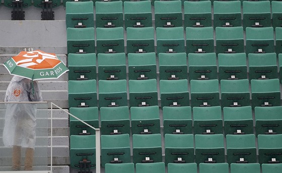 OSIELÝ CENTRKURT. Na nejvtím dvorci v areálu Roland Garros se v pondlí...