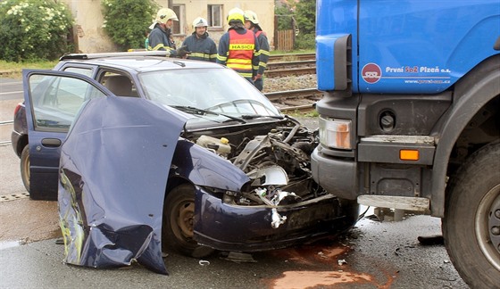 Nehoda na železničním přejezdu v Chrástu u Plzně. (31. května 2016)