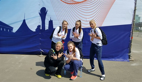 eské juniorské basketbalistky Terezie Frgalová, Sára Krumpholcová, Anna...