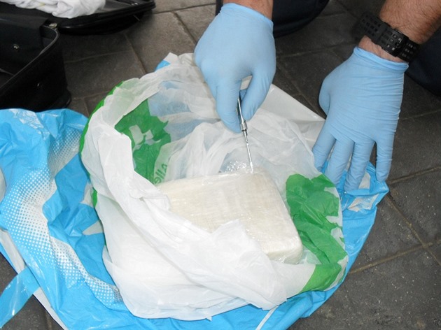 Policisté zajistili v teplické firmě kokain, byly ho stovky kilogramů