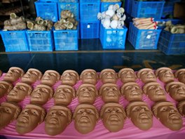 ínská továrna na latexové masky vyrábí repliky obliej slavných. (25.  kvtna...