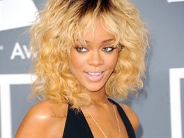 Na účesu, který před čtyřmi lety předvedla zpěvačka Rihanna, bylo zdánlivě...