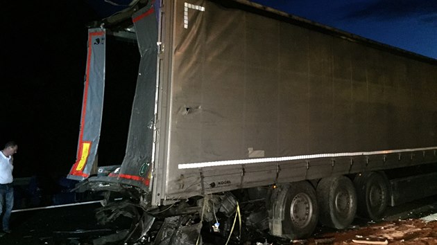 Veern nehoda dvou kamion na 58. kilometru dlnice D1 (30.5.2016).