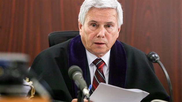 Soudce Petr Novk bhem len, kter se zabv dajnho zneuvn utajovanch informac (30. kvtna 2016)
