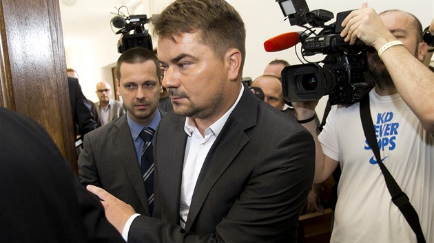 Marek Dalík u Vrchního soudu v Praze, který řeší jeho odvolání v kauze nákupu obrněnců Pandur (31. května 2016)