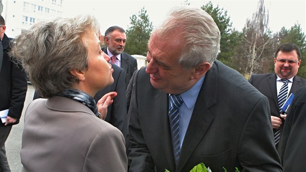 Při předloňské návštěvě jižních Čech se Miloš Zeman setkal na Temelíně s předsedkyní Státního úřadu pro jadernou bezpečnost Danou Drábovou.