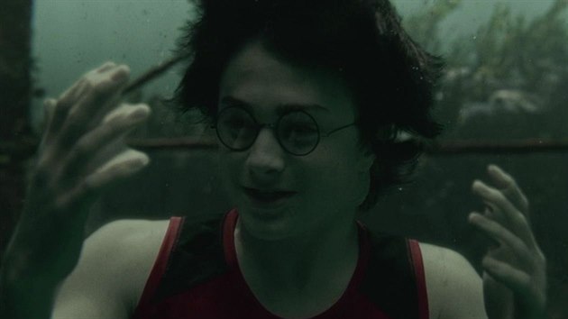 Scna z filmu Harry Potter a Ohniv pohr, kdy Harry pouije abernk