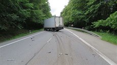 idi nákladního vozu skonil se zranním v nemocnici v Uherském Hraditi.