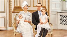 Švédská korunní princezna Victoria, její manžel princ Daniel, jejich dcera...