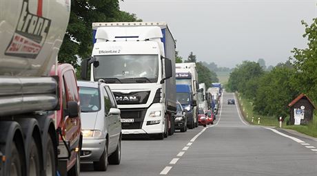 idii kamion budou muset na francouzských silnicích prokazovat, e berou minimáln 50 tisíc korun.