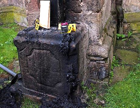 Monumentální devný kí v Chebu se opt pokusil zapálit zatím neznámý há.