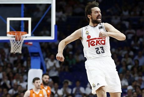 Sergio Llull z Realu Madrid se raduje v duelu s Valencií.