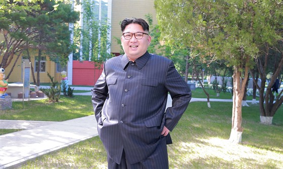 Severokorejský vdce Kim ong-un na inspekci dtského tábora (4. ervna 2016)