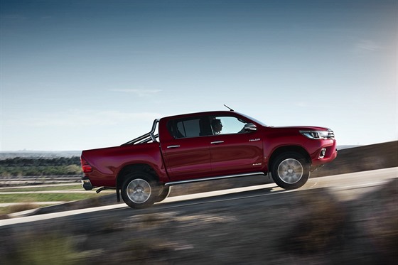 Legenda Toyota Hilux byla na kurzu slušného chování. Už jsme v ní jeli -  iDNES.cz