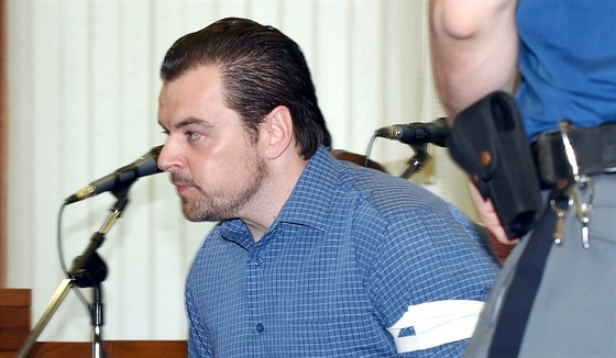Petr  Kramný u Vrchního soudu v Olomouci, který mu potvrdil trest 28 let...