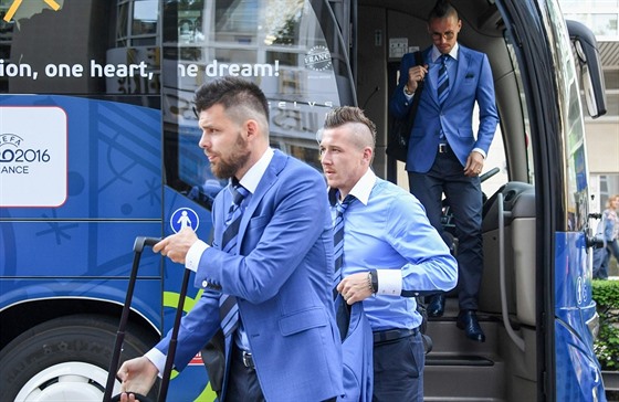 Michal uri (vlevo), Juraj Kucka po píjezdu slovenských fotbalist k hotelu...