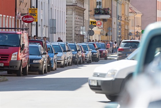Parkovací místa na Pražském předměstí v Českých Budějovicích.