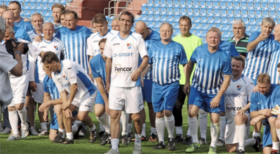 Bývalí fotbalisté Vítkovic a Baníku Ostrava se po vzájemném utkání spolen...