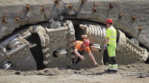 Razicí stroj dokončí první tubus tunelu, slavnost budeme vysílat živě