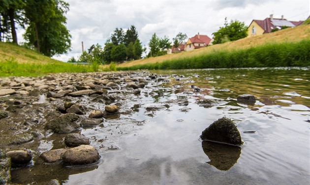 Úbytek vody v ece Devnici ve Zlín.