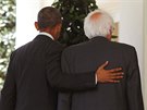 Prezident Barack Obama pivítal Bernieho Sanderse v Oválné pracovn Bílého domu...