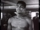 Cassius Clay v roce 1964, jet pedtím, ne se pejmenoval na Muhammada Aliho.