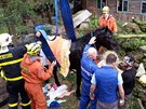 Hasi�i museli v Kru�berku na Opavsku vyt�hnout ze studny dosp�l�ho kon�, kter�...