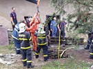 Hasi�i museli v Kru�berku na Opavsku vyt�hnout ze studny dosp�l�ho kon�, kter�...