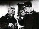 Jarka Pila a Jaroslav Marvan ve filmu Poslun hlásím (1957)