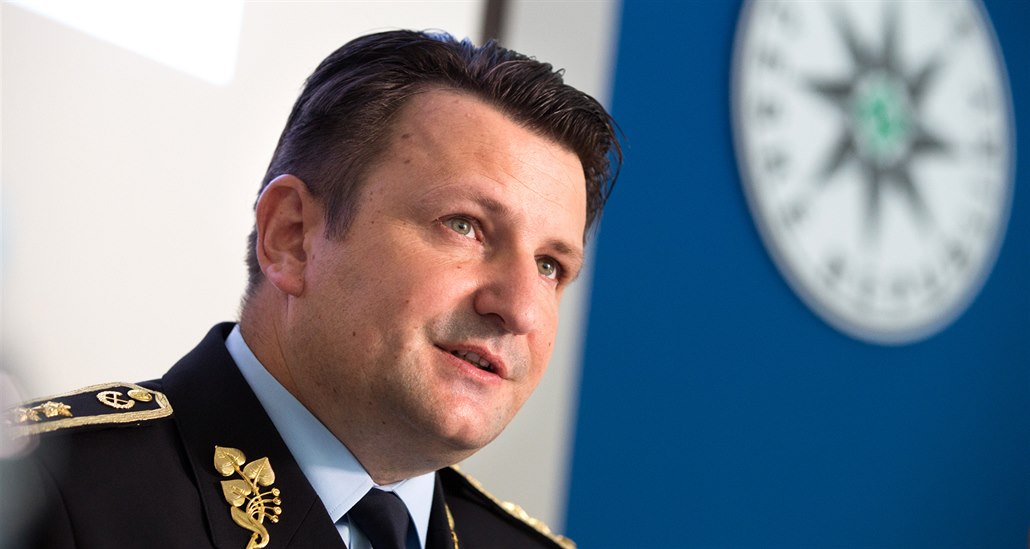 Policejní prezident Tomá� Tuhý b�hem tiskové konference, na které byla...