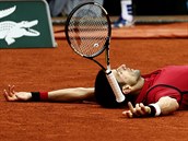 AMPION. Srbsk tenista Novak Djokovi zdolal ve finle Roland Garros Andyho...