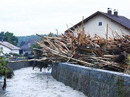 Nsledky bleskovch povodn v bavorsk vesnici Simbach am Inn (1. ervna 2016)