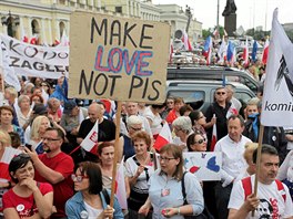 Ve Varav opozice zorganizovala pochod proti vlád vedené stranou Právo a...