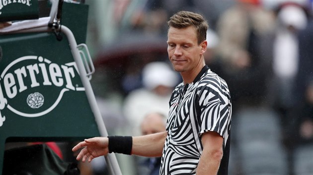 FRUSTRACE. Tom Berdych ve tvrtfinle Roland Garros.