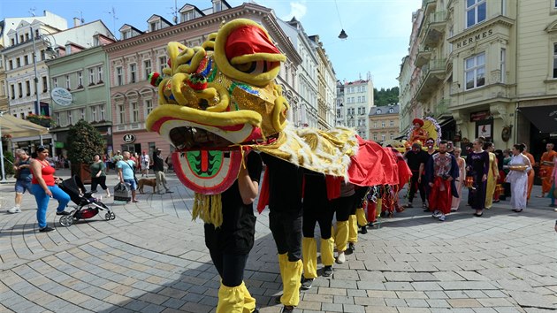 Karlovarsk karnevalov prvod patil krlm i kejklm (5. ervna 2016)