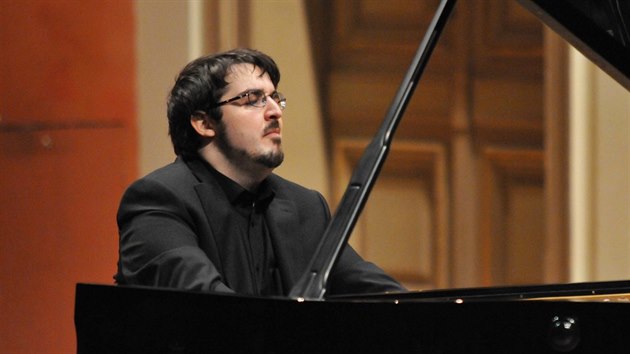 Kanadsk pianista Charles Richard-Hamelin na koncert Praskho jara