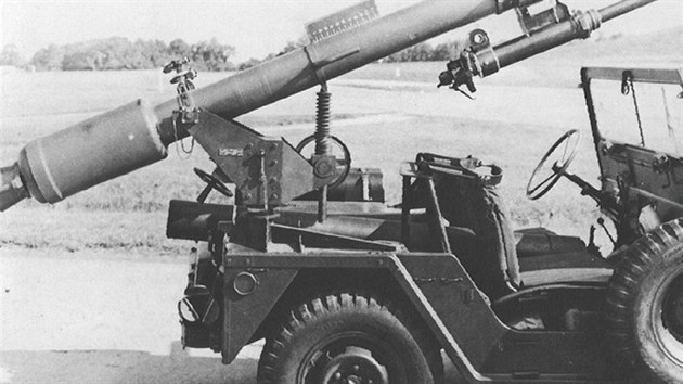 Nukleární zbraňový systém Davy Crockett na lehkém terénním automobilu