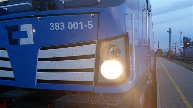 �D Cargo do sv� flotily za�ad� lokomotivy Vectron od Siemensu.