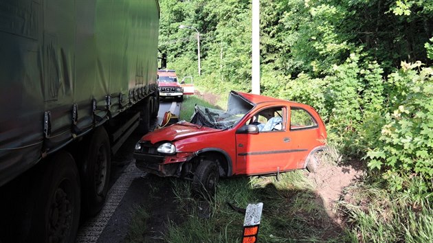 Pi srce s kamionem zemela spolujezdkyn v aut, idie vyproovali