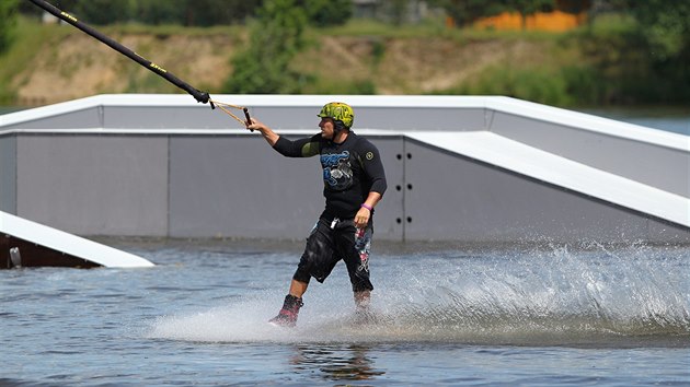 Wakeboardov park v esk Lp je navren tak, aby uspokojil jak profesionln jezdce, tak amatry.