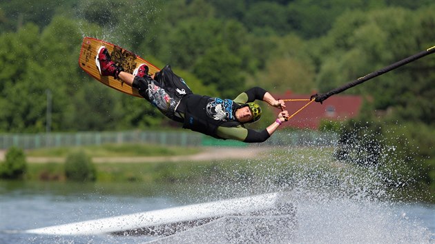 Wakeboardov park v esk Lp je navren tak, aby uspokojil jak profesionln jezdce, tak amatry.