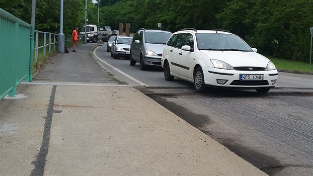 Povrch mostu pes eku Úslavu mezi plzeskými ástmi Lobzy a Slovany se...