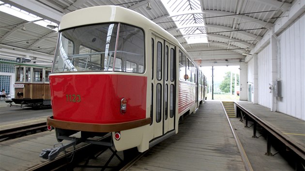 Staronová tramvaj K2.